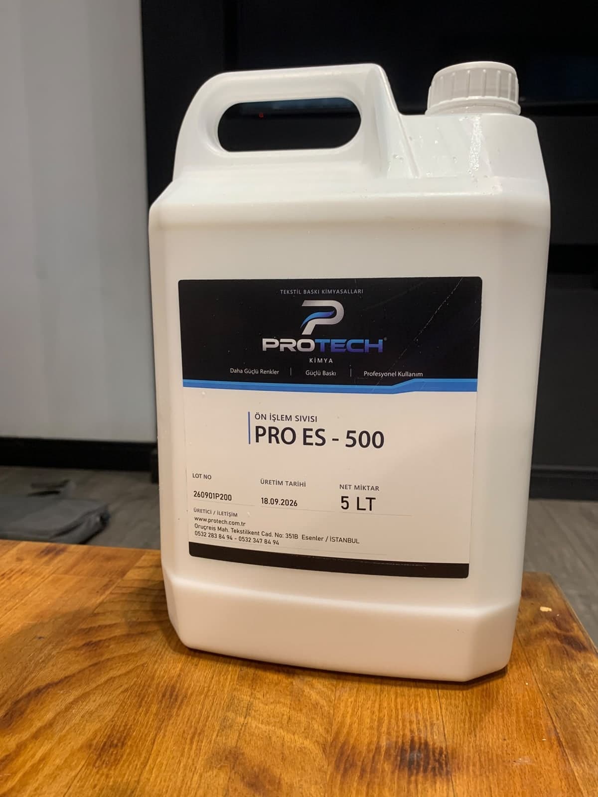 PRO ES-500 5 litrelik bidonun önden çekilmiş fotoğrafı